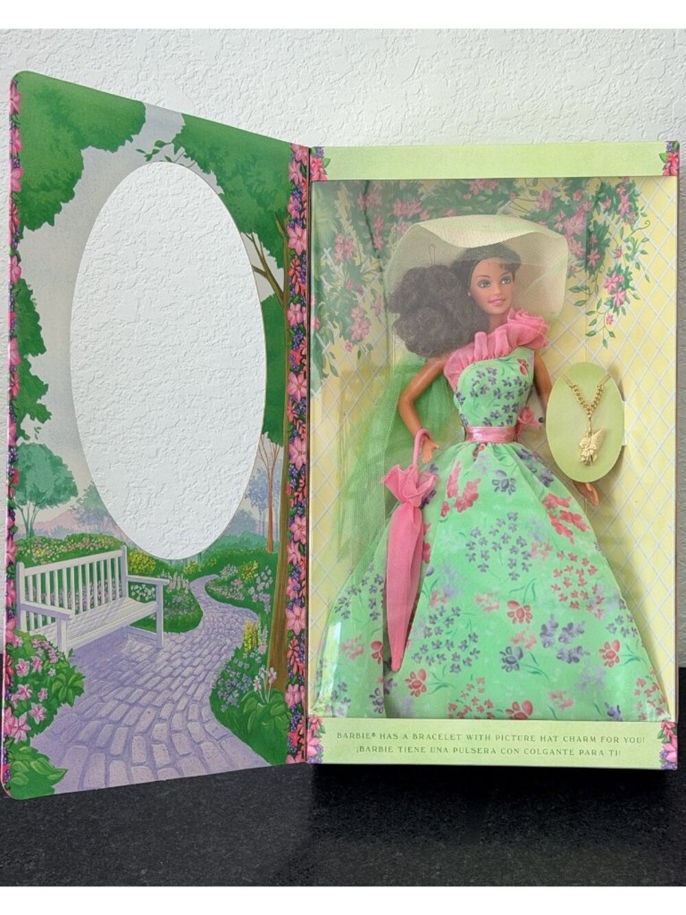 2001 Barbie Simply Charming Hispanic Doll Special Edition Mattel 54243 - Picture 3 of 12